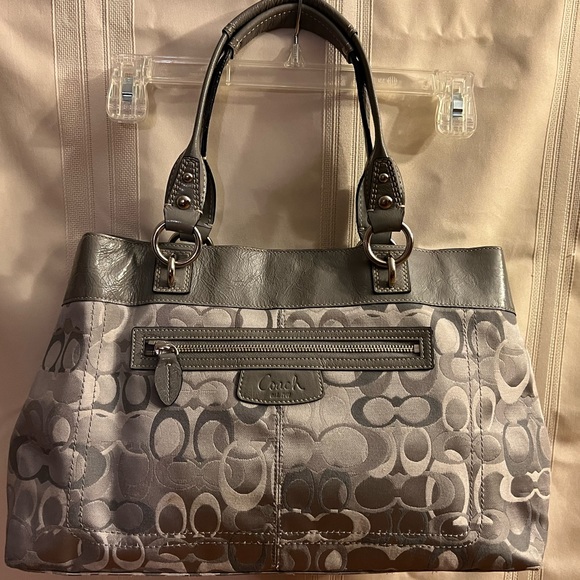 Coach Handbags - Coach Purse/Hand Bag